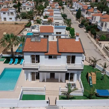 Villa Suncity Boutique Seafront Ajía Nápa
